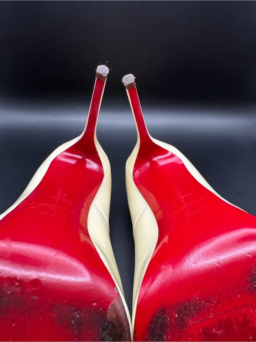 Christian Louboutin Very Privé 120 Ivory Patent Peep Toe Heels EU 37